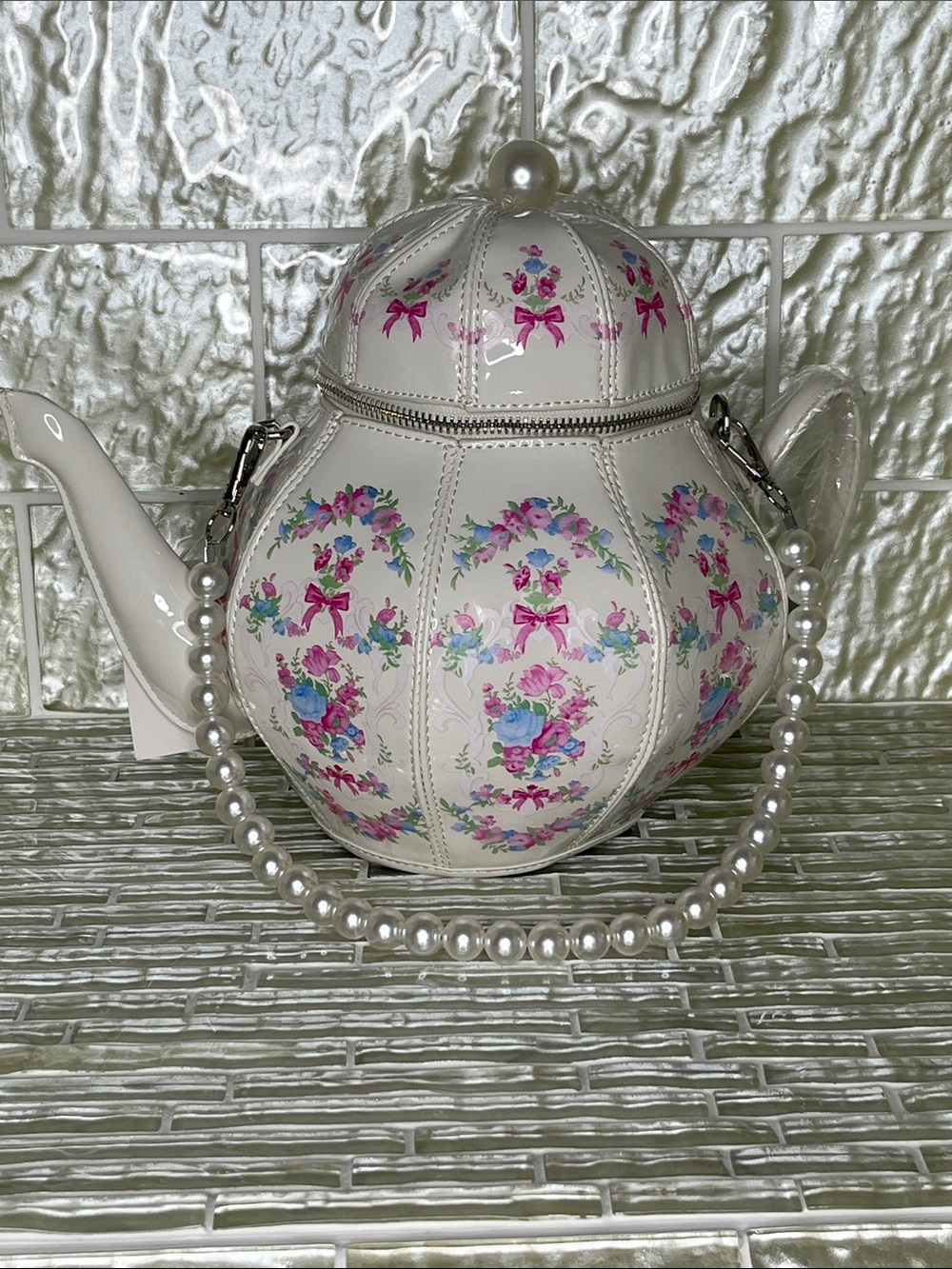 Pearl-Handle Floral Teapot Bag - White